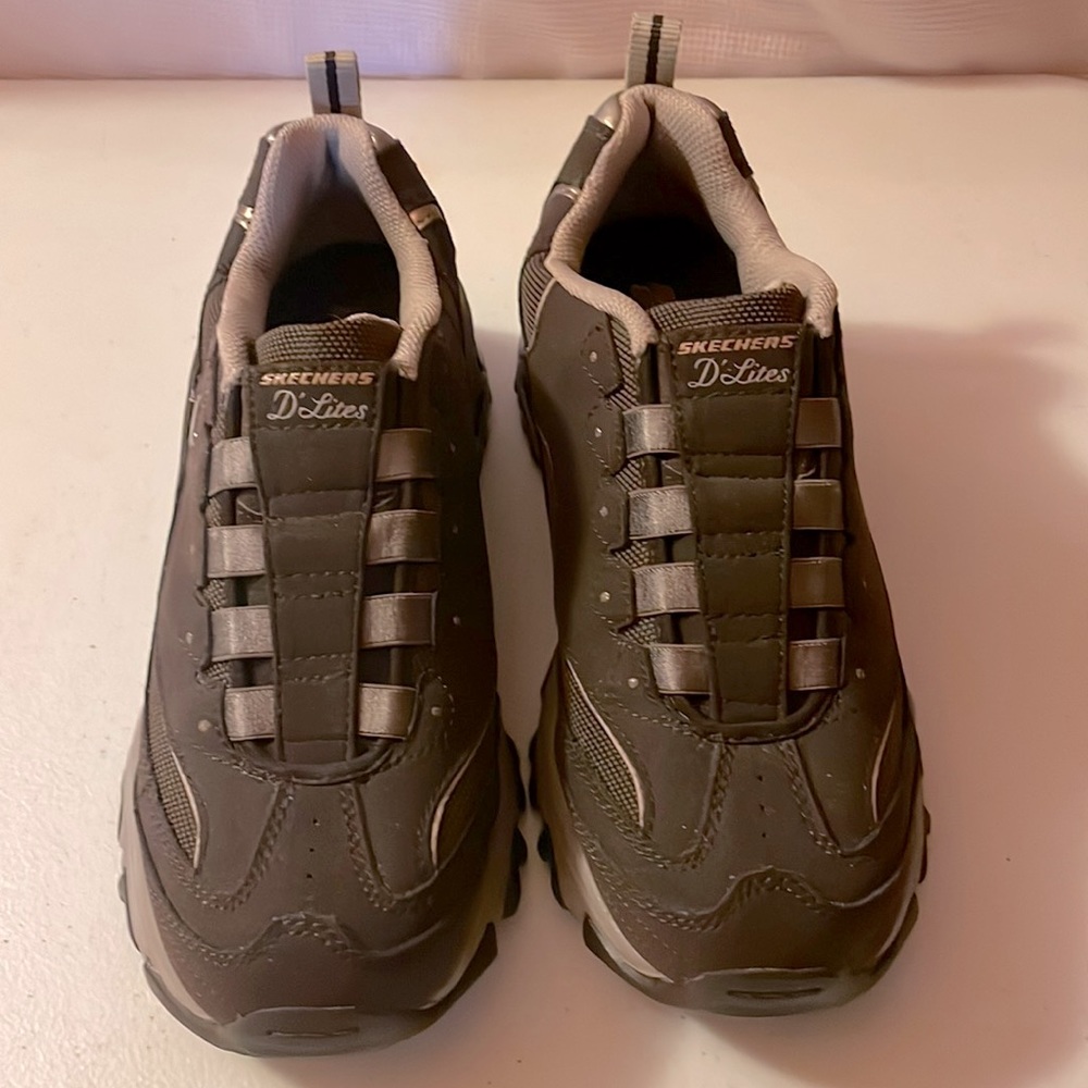 Skechers D’lites sneaker NWOT size 8
